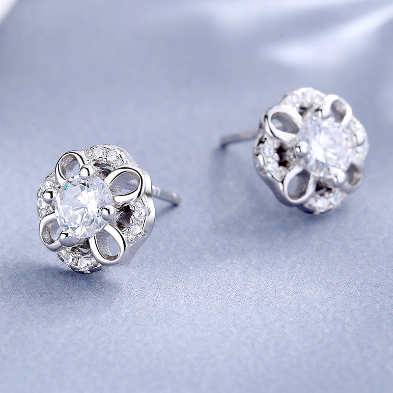 Women's stud earrings with delicate flower design and sparkling crystals Symbol Fashion