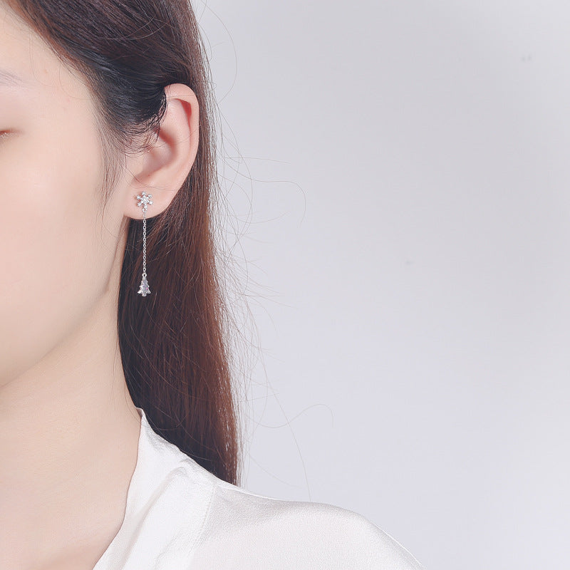 Women’s earrings with sparkling snowflake pendant and chain embellishment Symbol Fashion