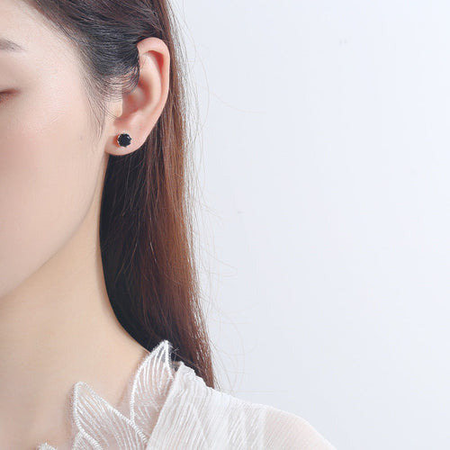 Ladies earrings with sparkling crystals in exquisite wreath design Symbol Fashion