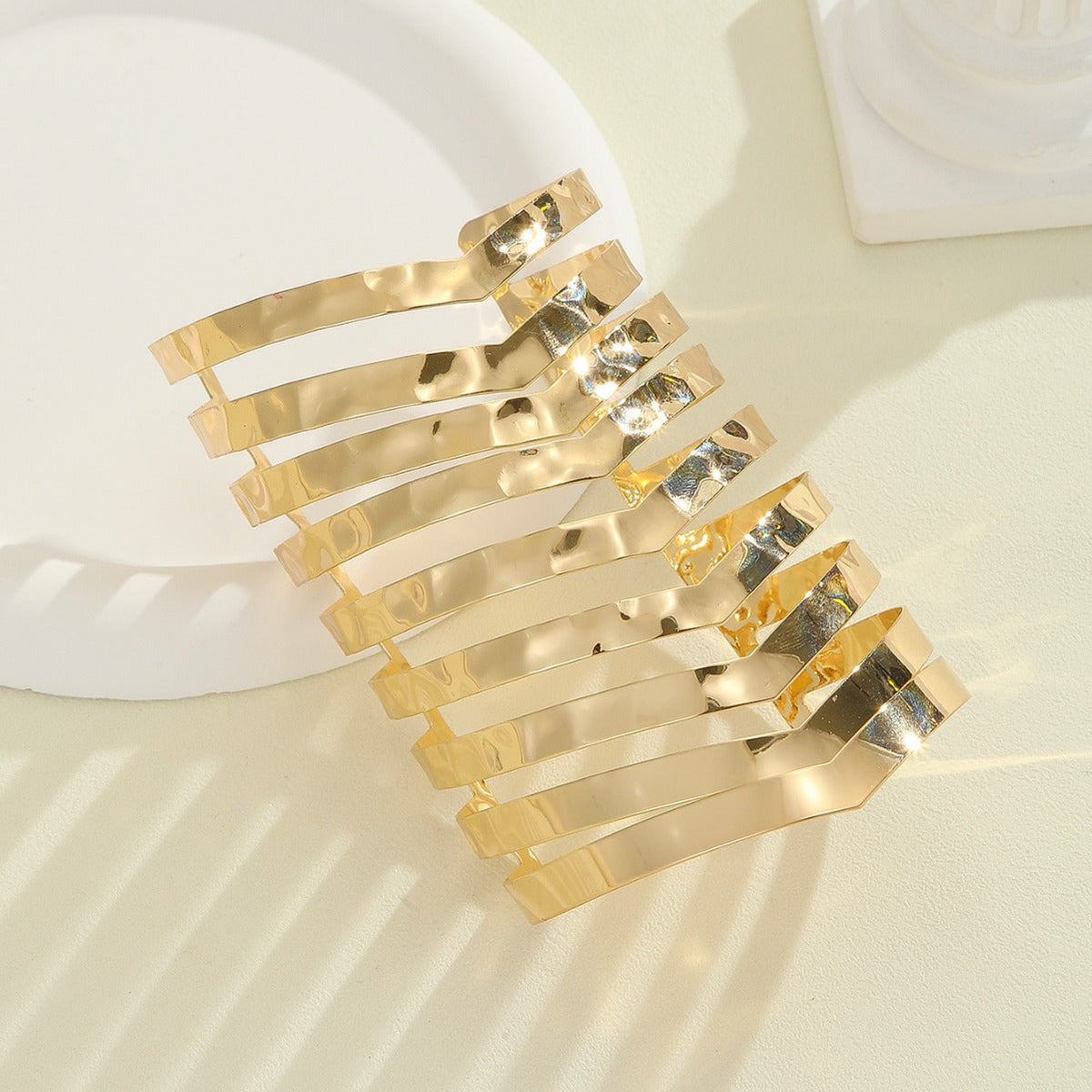 Women's hair accessories with shiny, curved elements Symbol Fashion