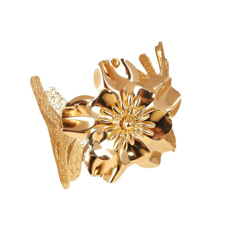 Women's elegant bracelet with artistic floral design Symbol Fashion