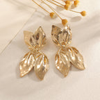 Ladies earrings in elegant leaf design Symbol Fashion