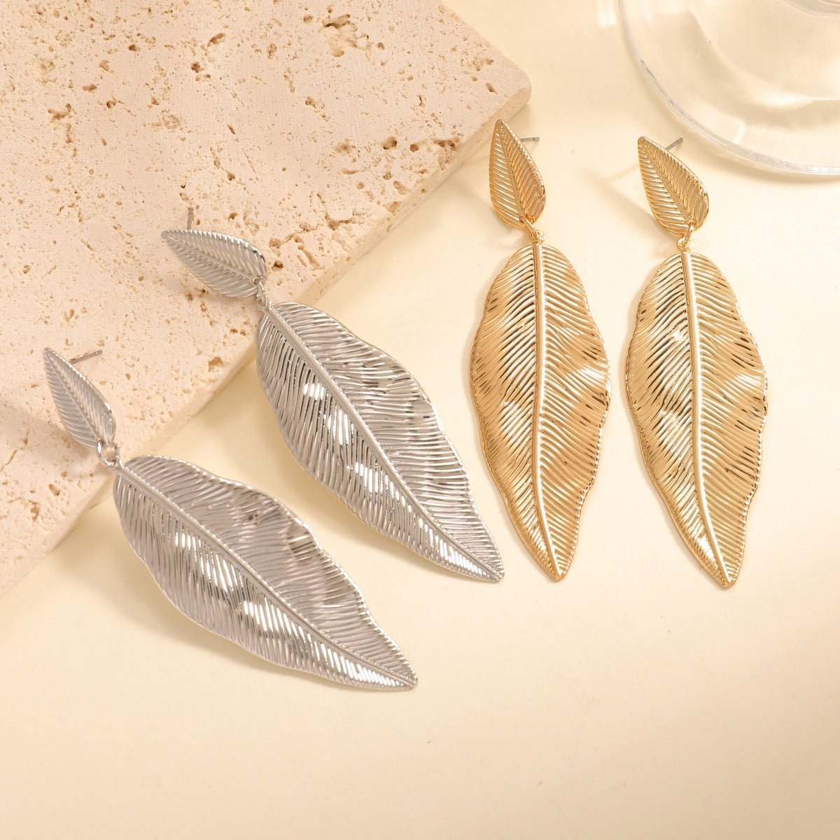 Women's Hanging Earrings in Elegant Leaf Design Symbol Fashion