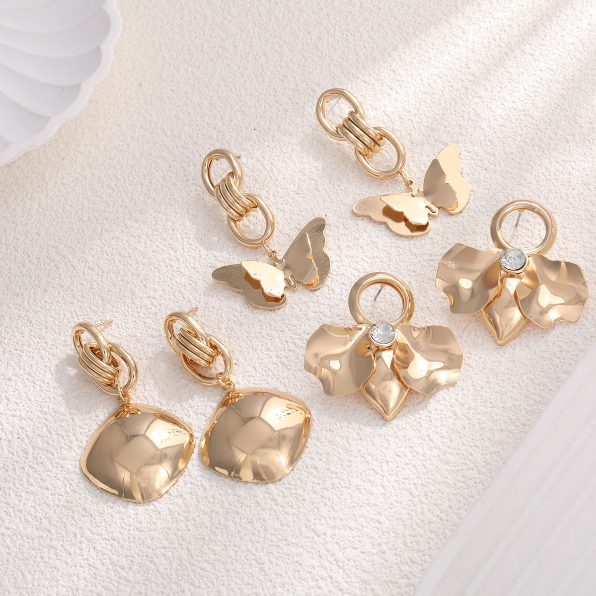 Ladies Elegant and Stylish Earrings with Floral Designs Symbol Fashion