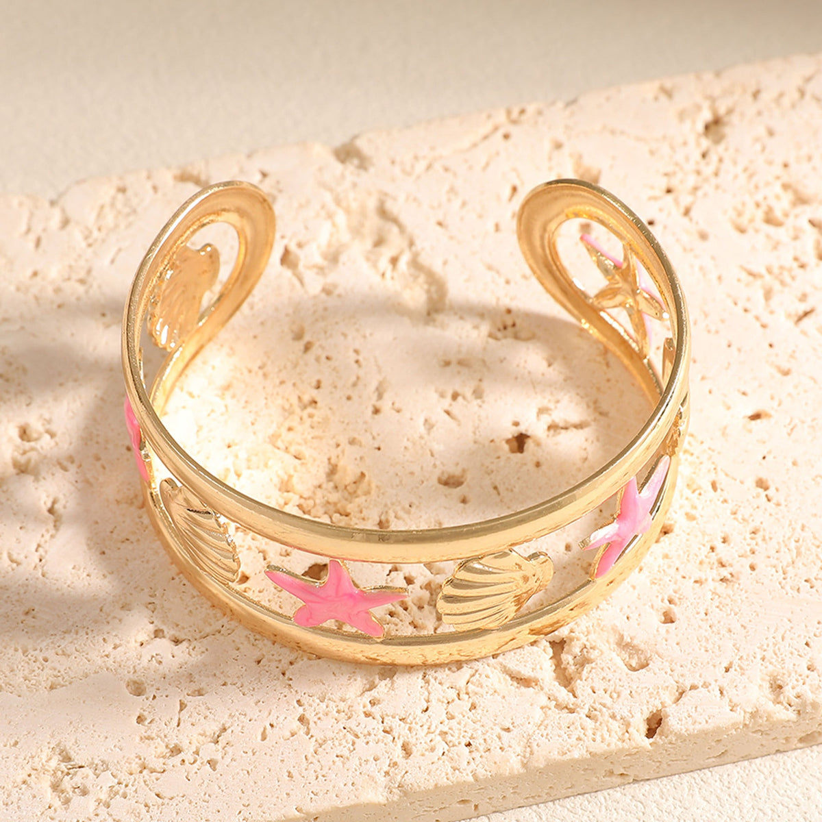 Ladies bracelet with intricate starfish design Symbol Fashion