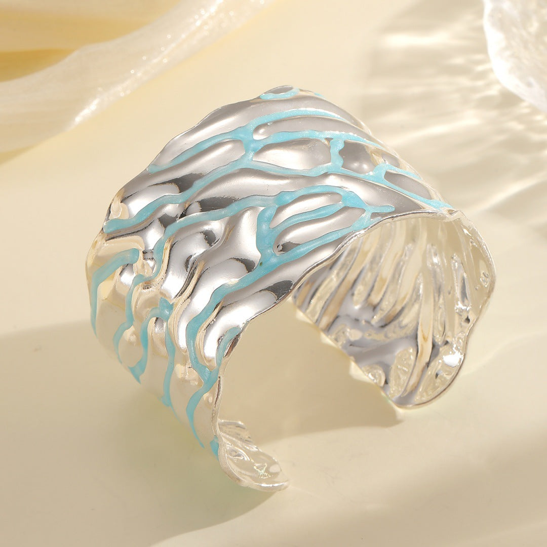 Women Open Bangle with Artistic Wave Pattern Symbol Fashion
