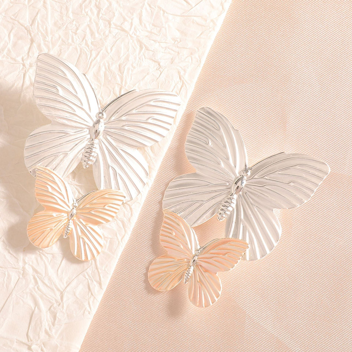 Ladies' brooches in elegant butterfly design Symbol Fashion