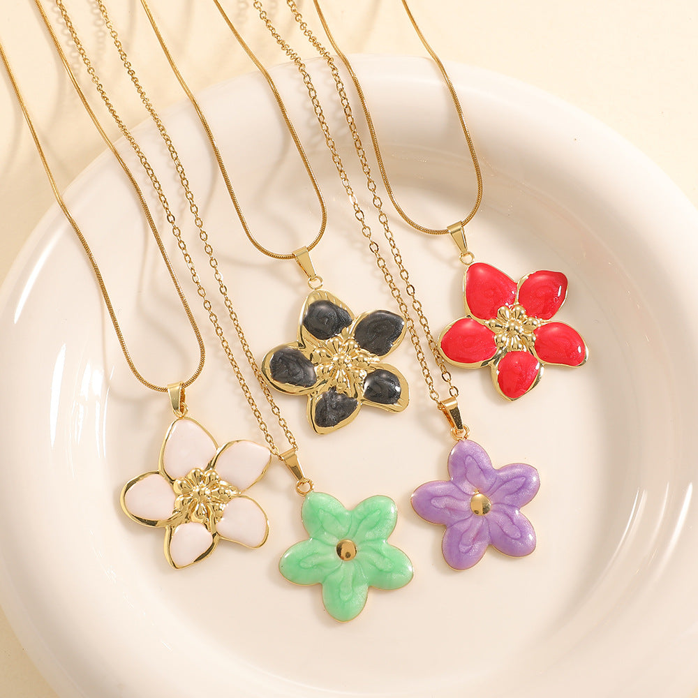 Women’s necklace with elaborately designed flower pendant Symbol Fashion