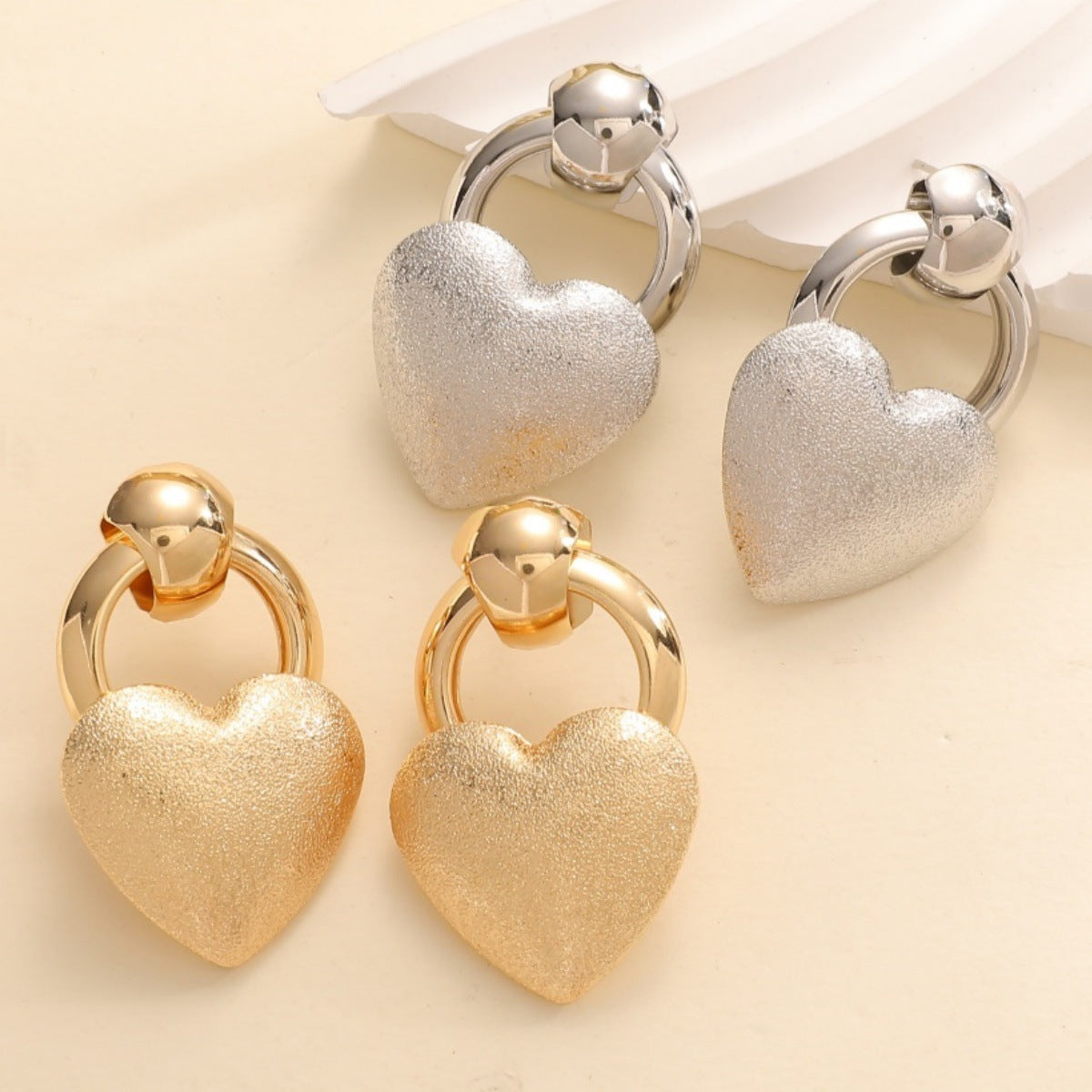 Ladies earrings in elegant heart design Symbol Fashion