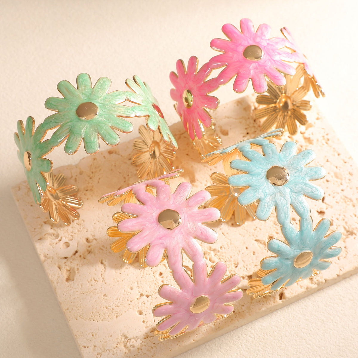 Women's bangle with floral flower pattern Symbol Fashion