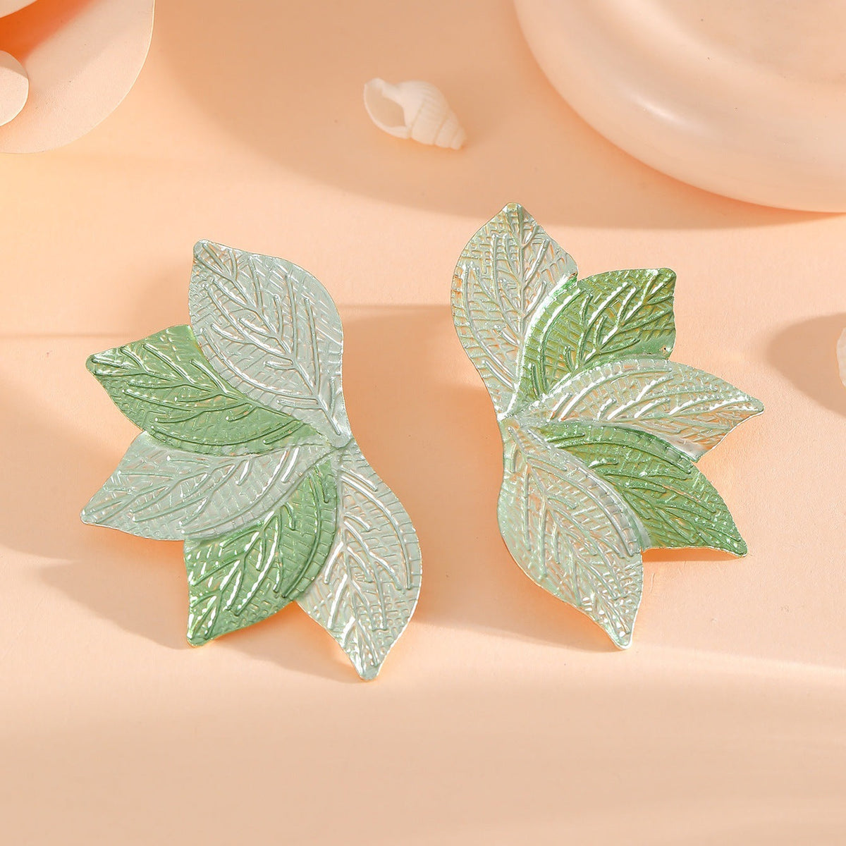 Women’s hair accessory with elaborate leaf design Symbol Fashion