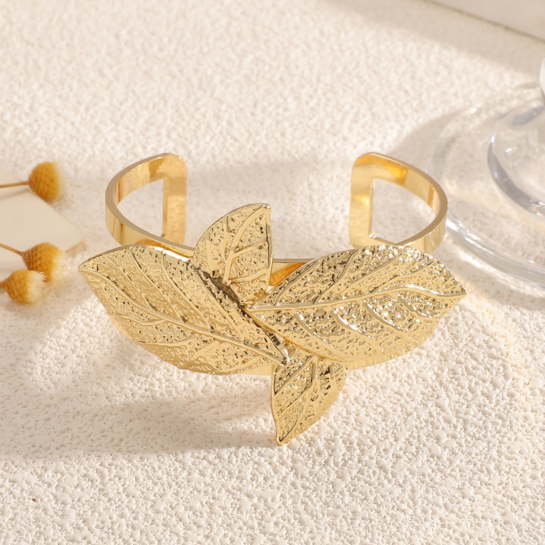 Women’s bracelet with elaborate leaf design Symbol Fashion