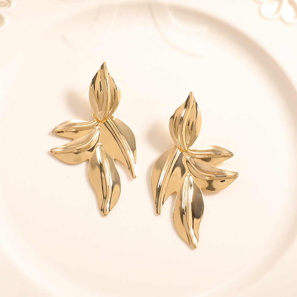 Women’s earrings with elegant leaf design Symbol Fashion