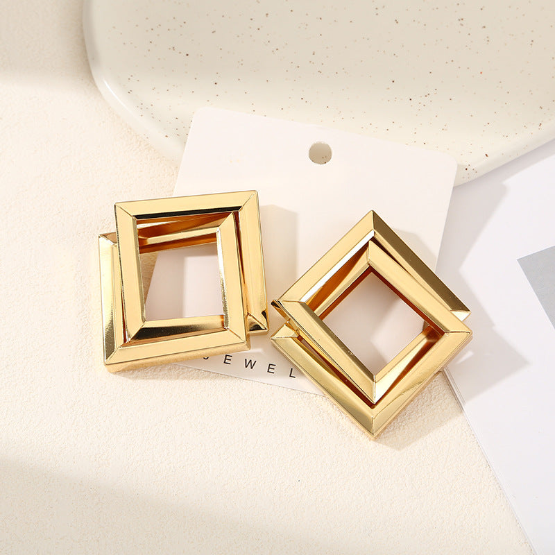 Women's Hanging Earrings with Square Design and Glossy Surface Symbol Fashion