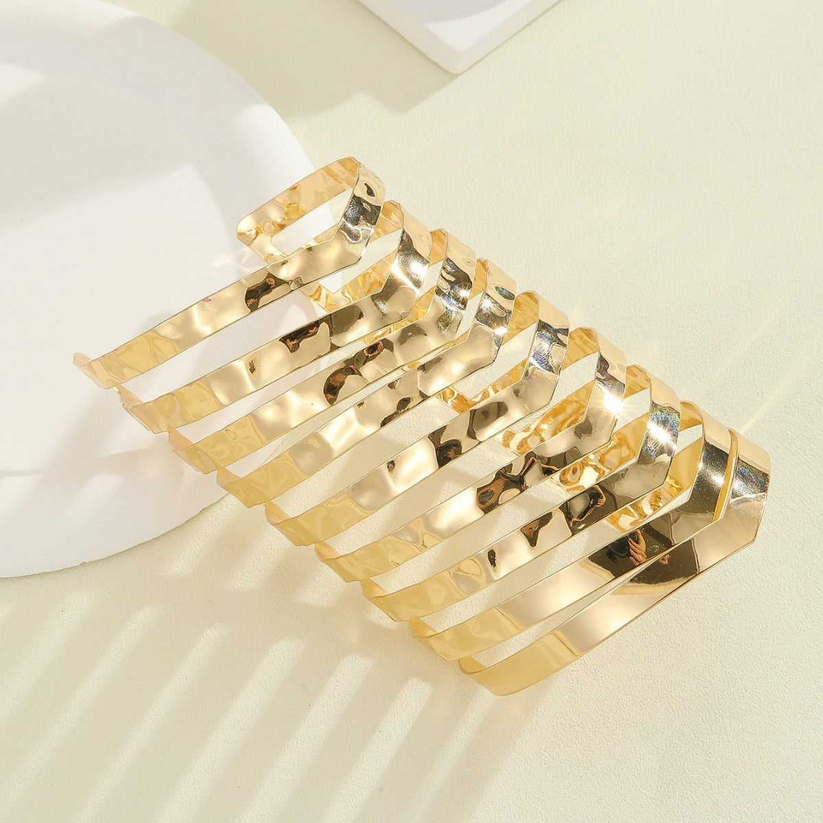 Women's hair accessories with shiny, curved elements Symbol Fashion