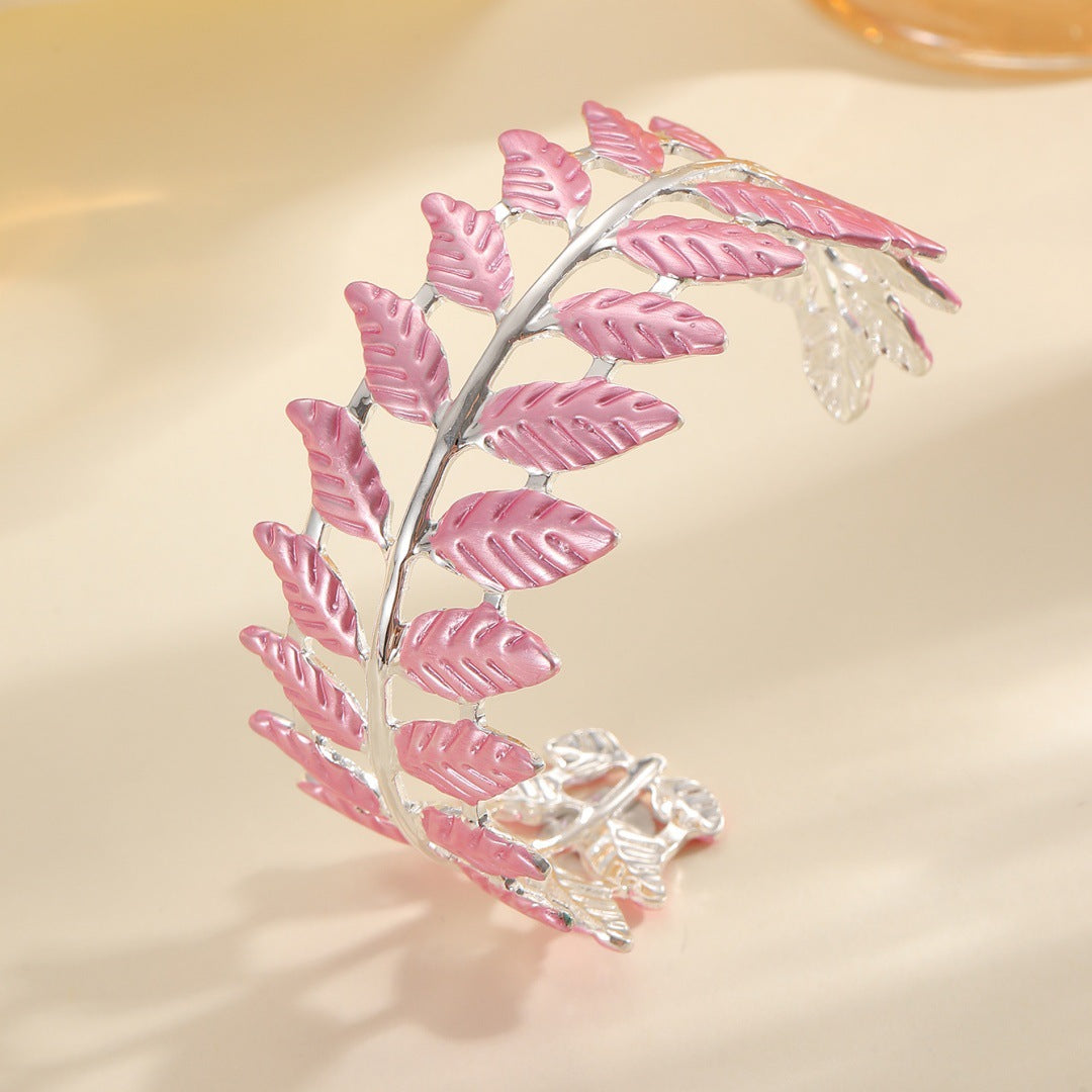 Ladies bracelet in elegant leaf design Symbol Fashion
