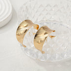 Women's bangles made of high-quality metal with an elegant wave pattern Symbol Fashion