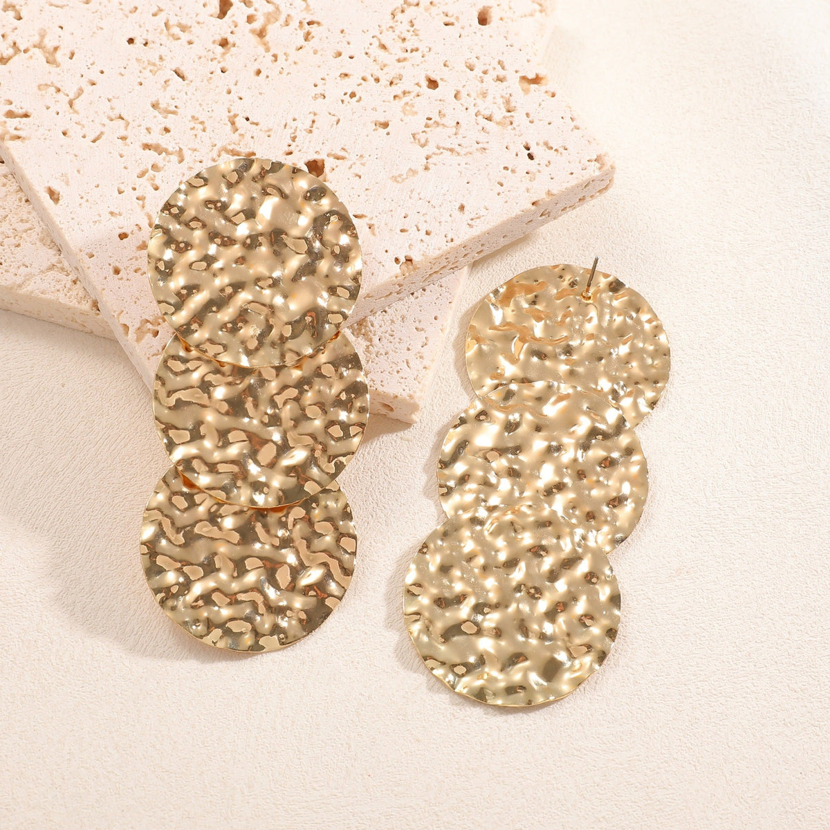 Women's ear clips in luxurious shell and starfish design Symbol Fashion