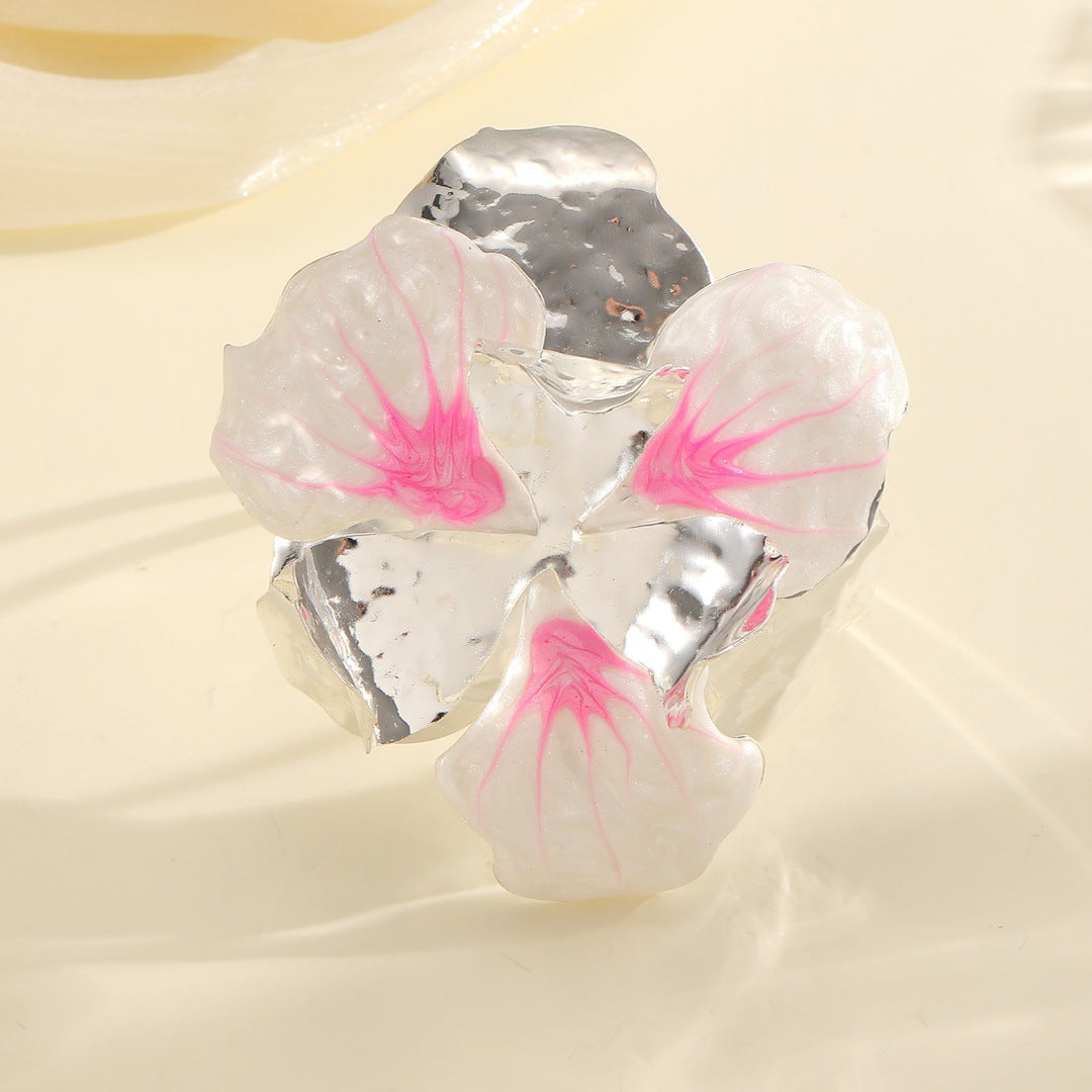 Women's flower-shaped ring made of shiny metal and high-quality epoxy resin Symbol Fashion