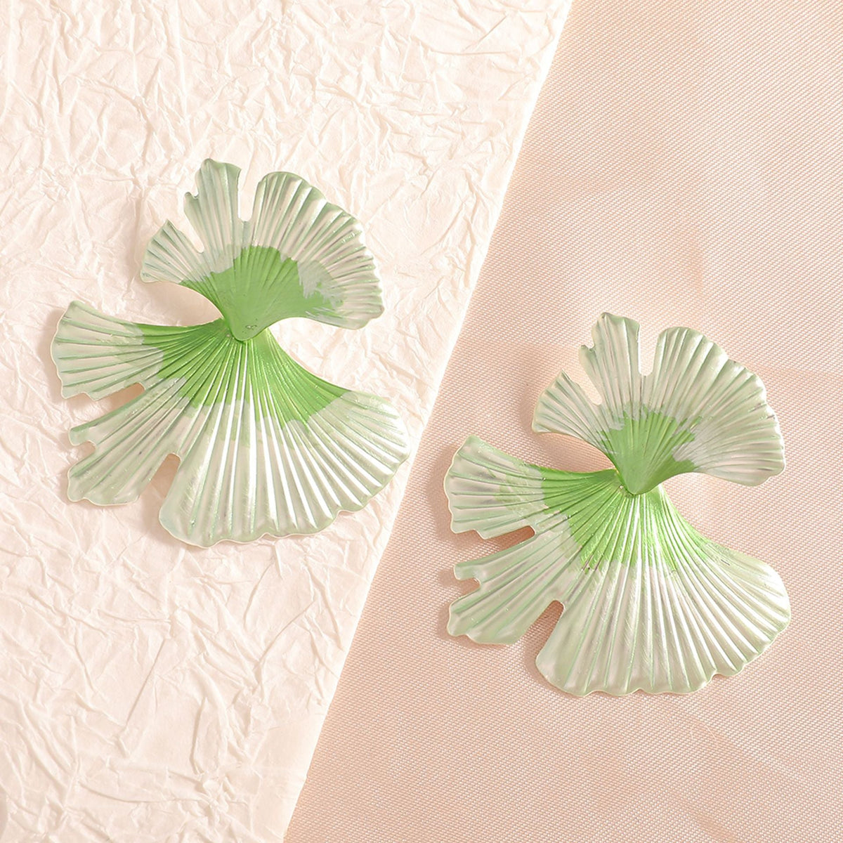 Women's hair accessories with elegant leaf design Symbol Fashion