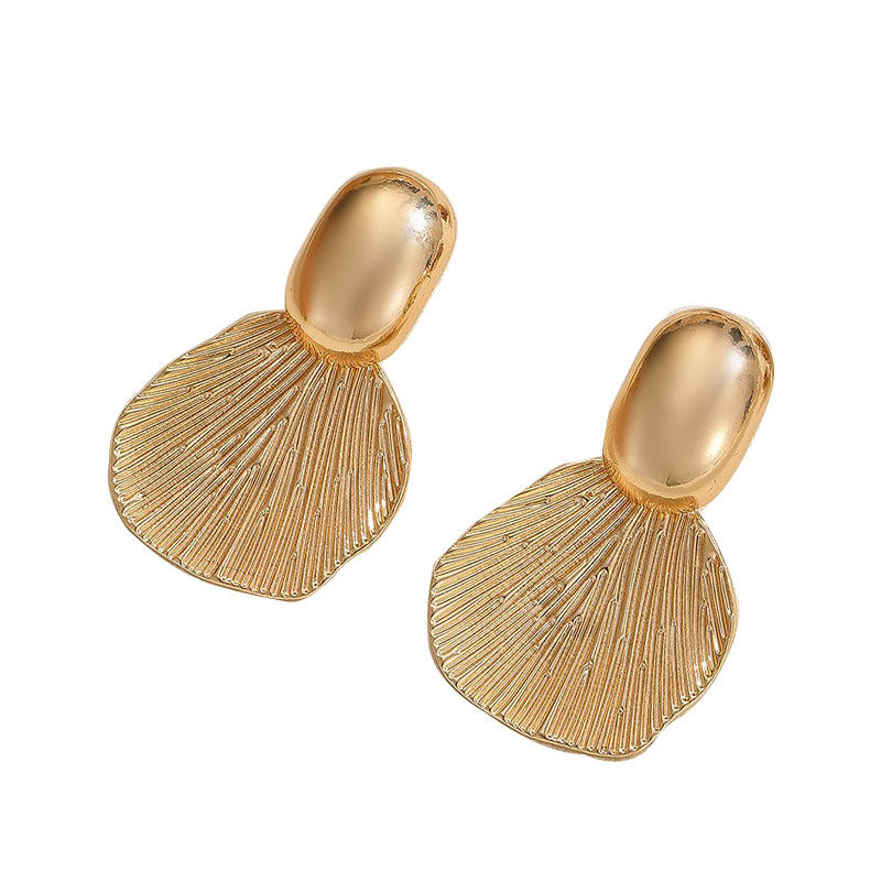 Ladies Hanging Earrings with Luxurious Leaf Design Symbol Fashion