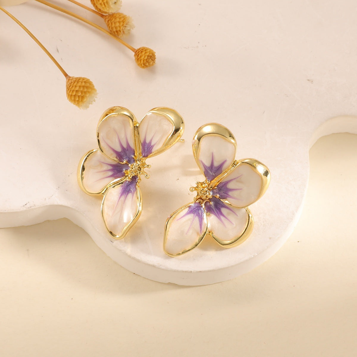 Women's ear clips in elegant floral design with a glossy coating Symbol Fashion