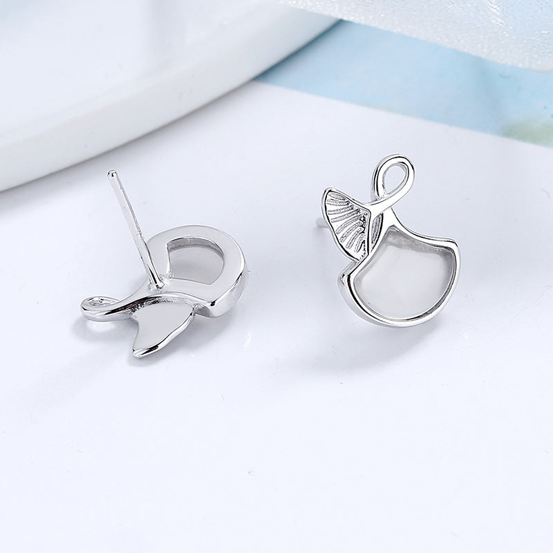 Women's earrings in elegant whale fin design Symbol Fashion