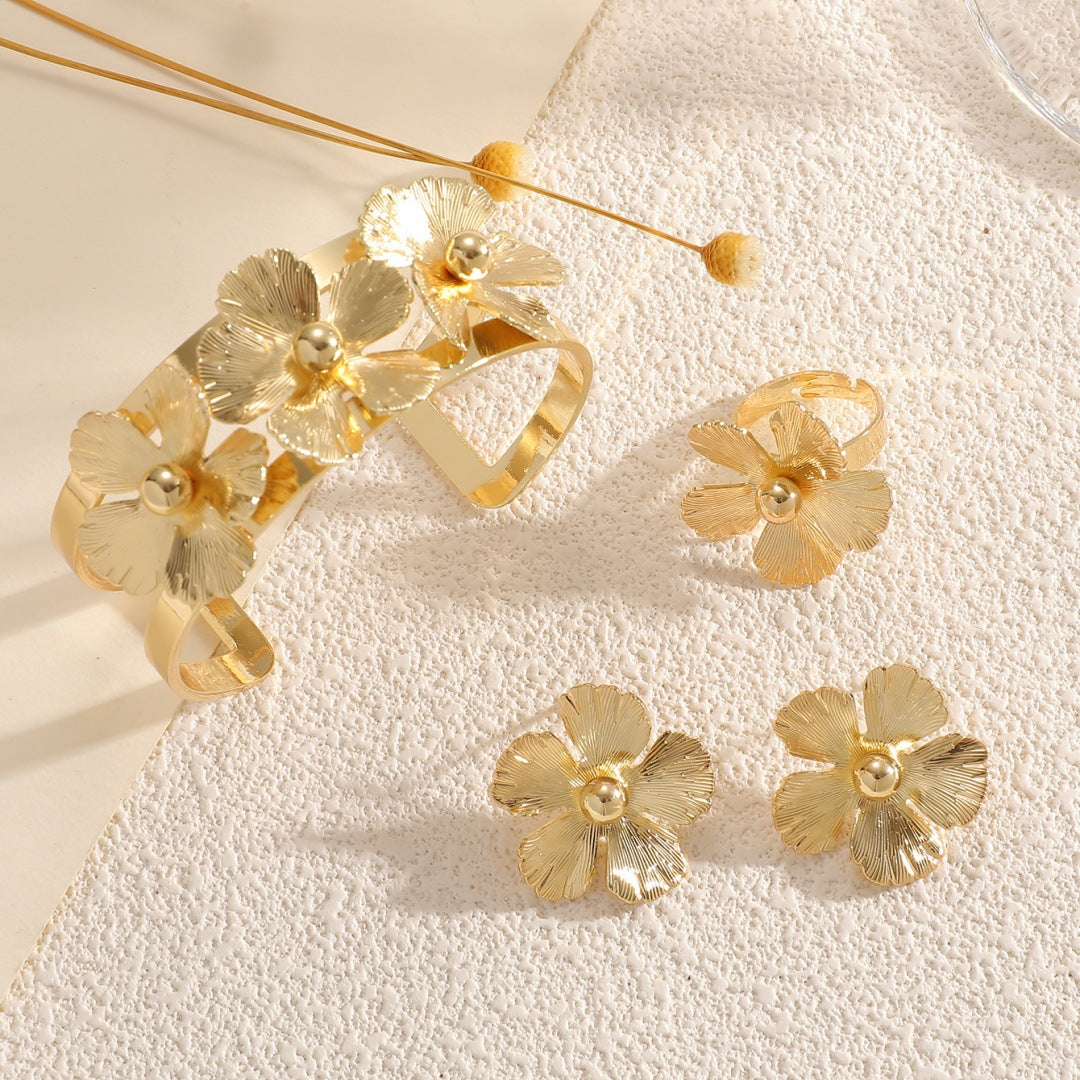 Women's wrist jewelry with floral design and high-quality surface finishing Symbol Fashion