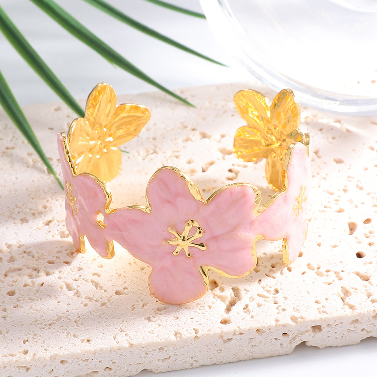 Ladies' bangle with floral motifs Symbol Fashion