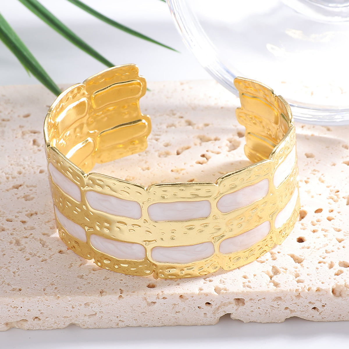 Women's Elegant and Stylish Arm Cuff Symbol Fashion