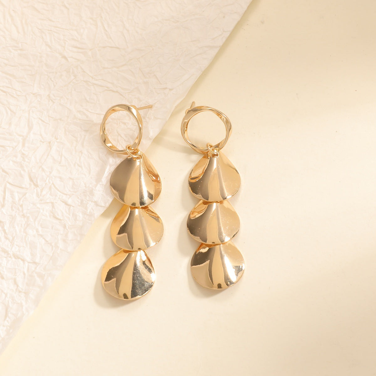 Women Hanging Earrings with Elegant Shell Design Symbol Fashion