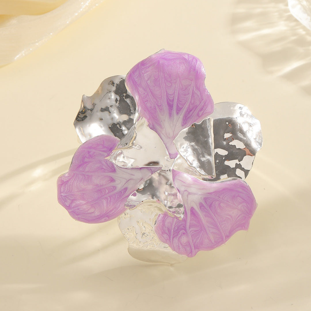 Women's flower-shaped ring made of shiny metal and high-quality epoxy resin Symbol Fashion