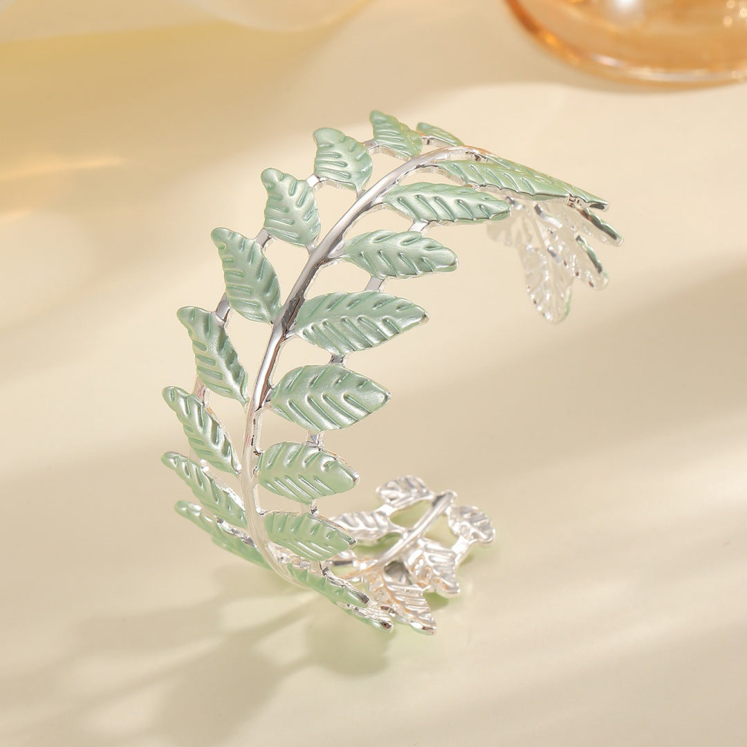 Ladies bracelet in elegant leaf design Symbol Fashion
