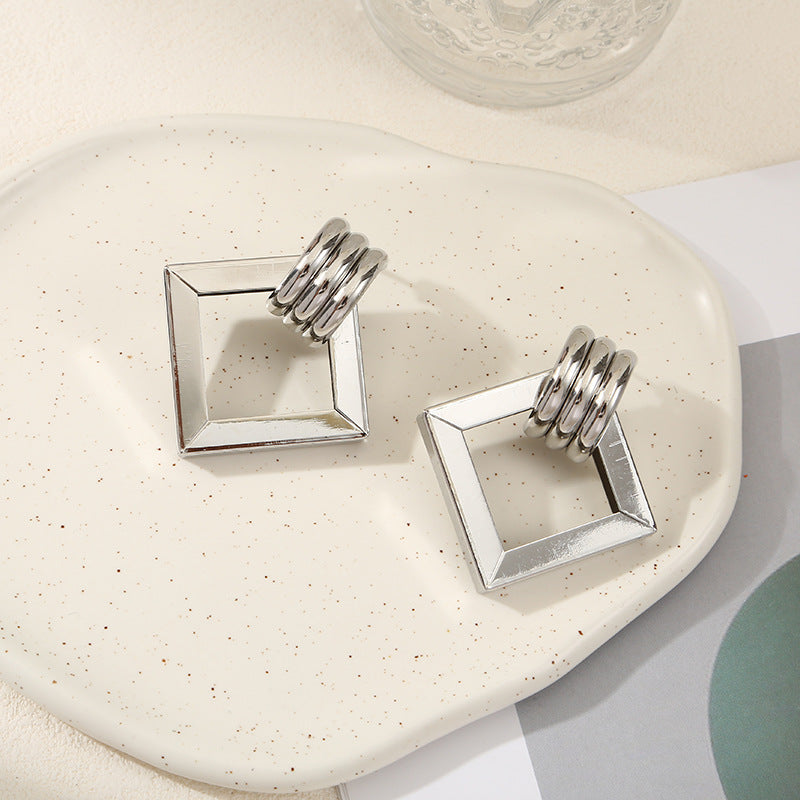 Women's Hanging Earrings with Square Design and Glossy Surface Symbol Fashion