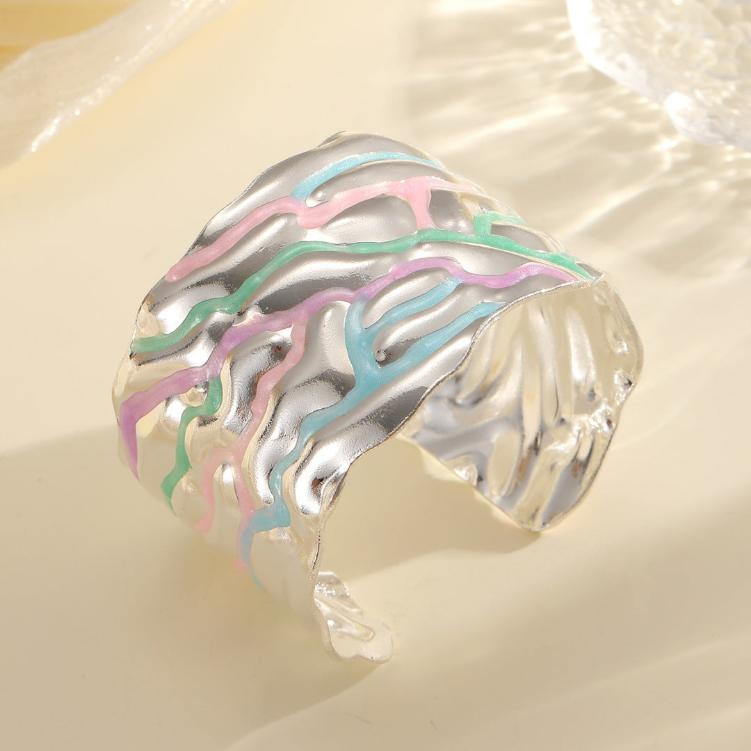 Women Open Bangle with Artistic Wave Pattern Symbol Fashion