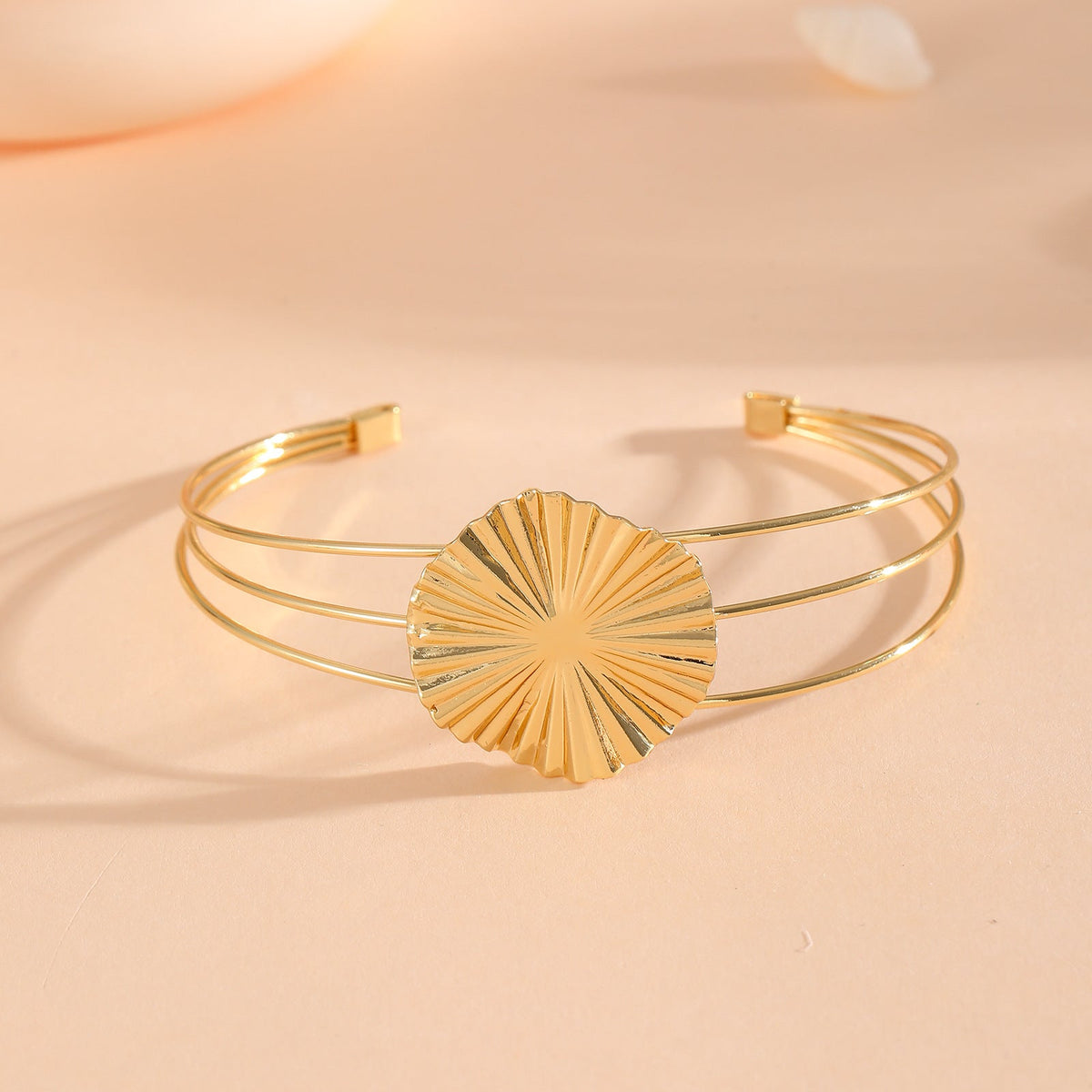 Women's bracelet with intricate bow design Symbol Fashion