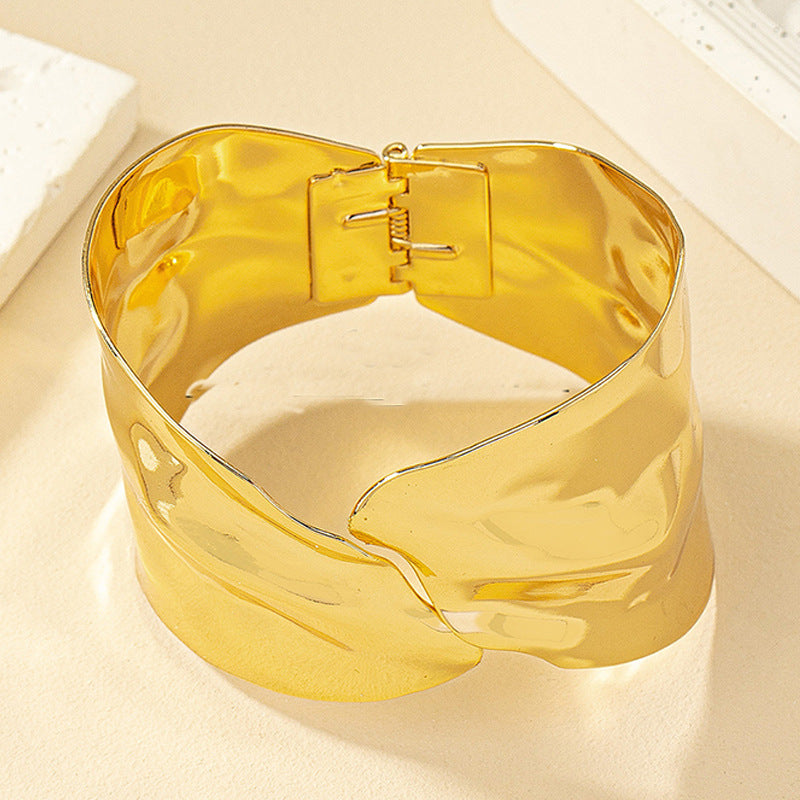 Women's Open Bangle in Stylish, Curved Design Symbol Fashion