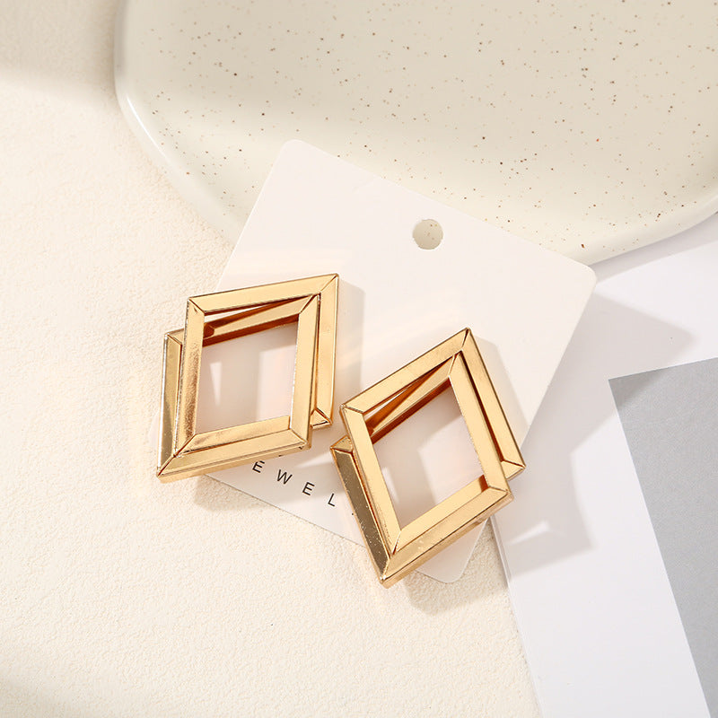 Women's Hanging Earrings with Square Design and Glossy Surface Symbol Fashion
