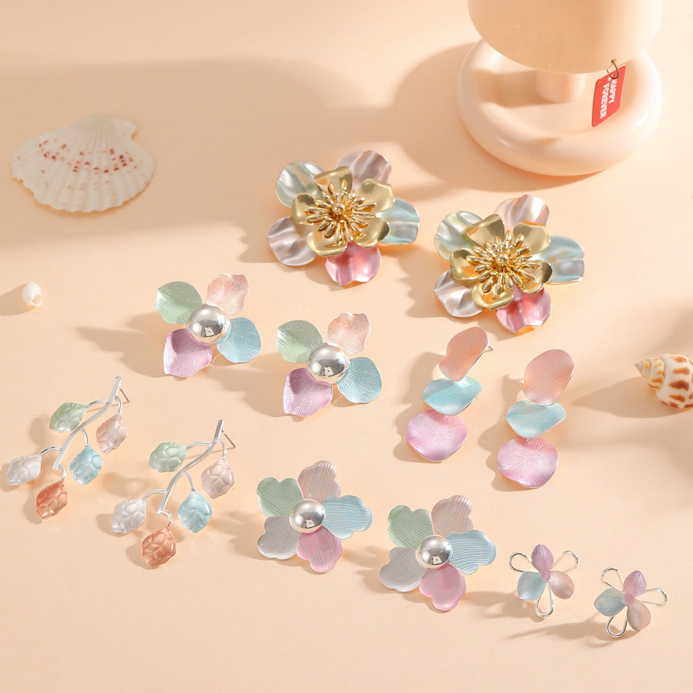 Women's hair clips in playful flower design Symbol Fashion