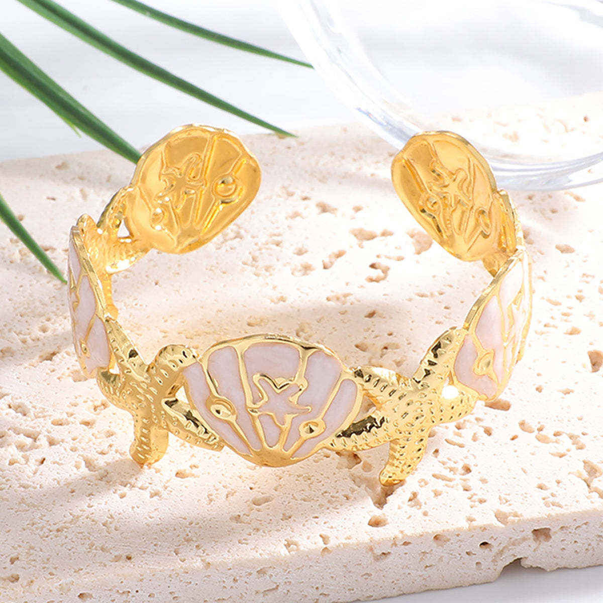 Ladies Elegant Wave-Shaped Bracelets Symbol Fashion