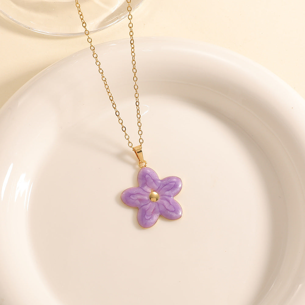 Women’s necklace with elaborately designed flower pendant Symbol Fashion