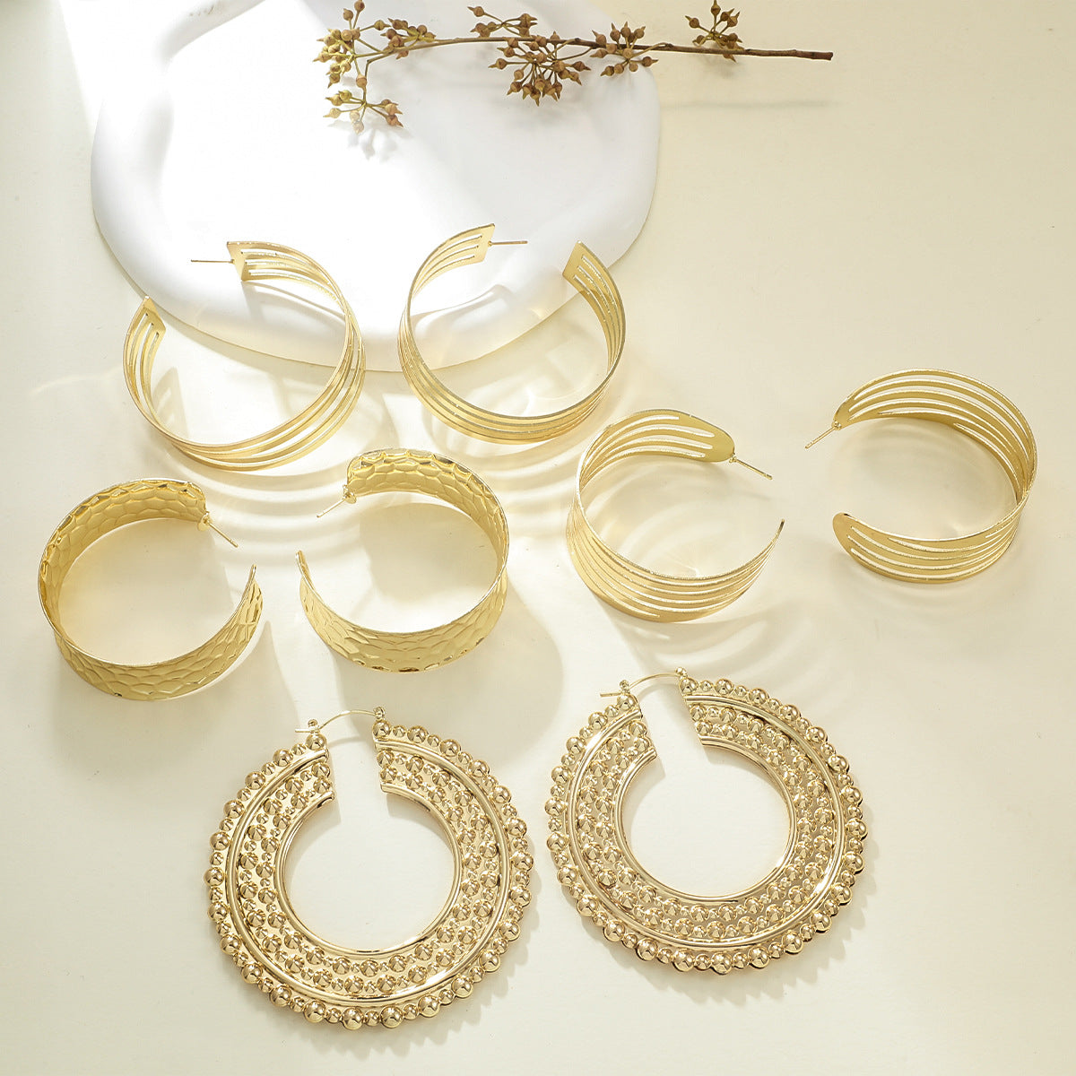 Women's Hanging Earrings in Elegant Wave Pattern Symbol Fashion