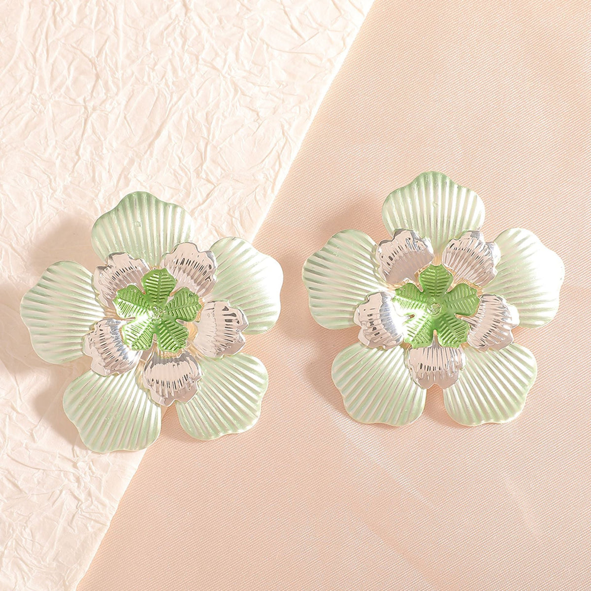 Ladies' flower earrings with intricate design and glossy accents Symbol Fashion