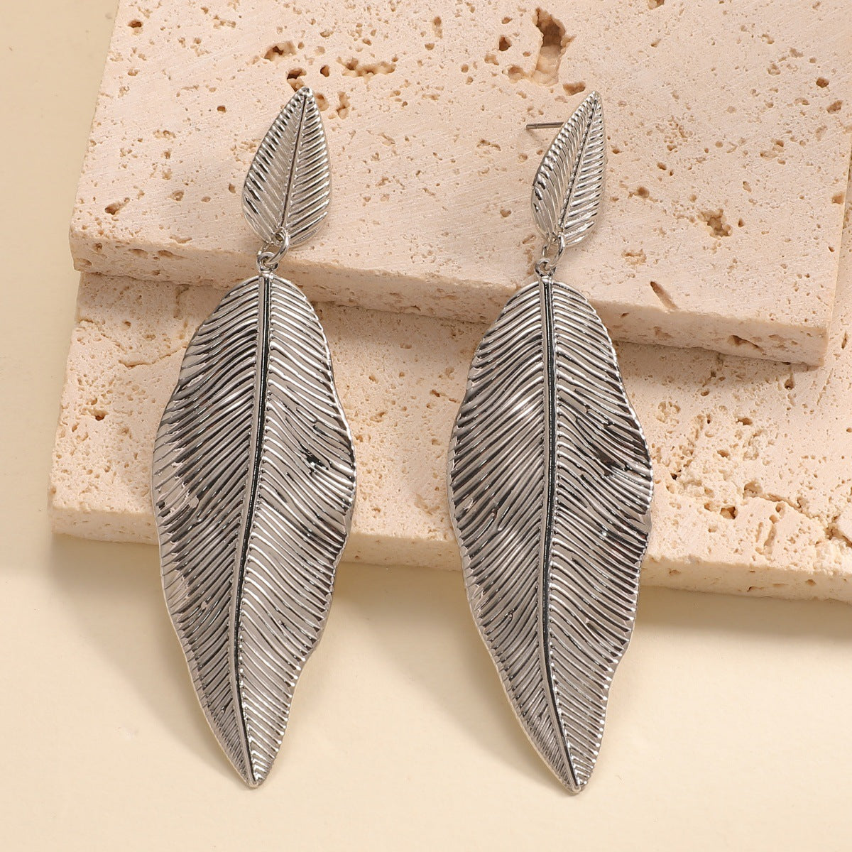 Women's Hanging Earrings in Elegant Leaf Design Symbol Fashion