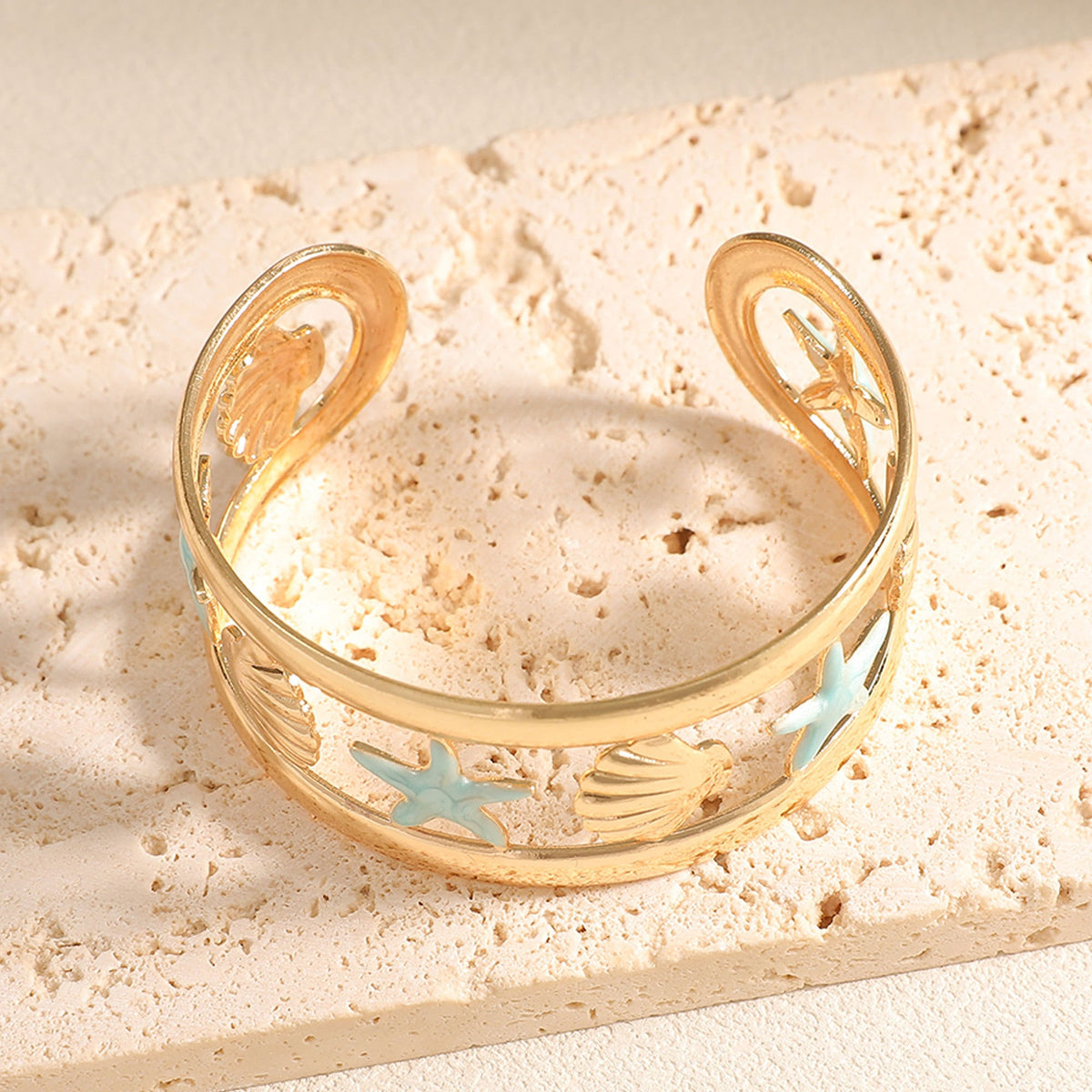 Ladies bracelet with intricate starfish design Symbol Fashion