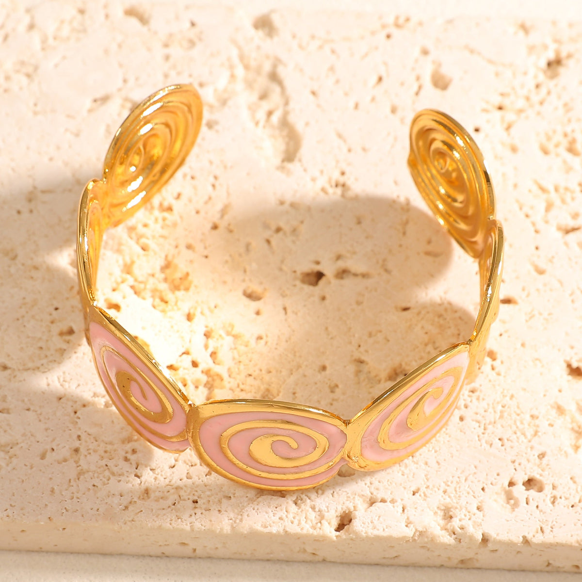 Women's cuff with elegant spiral design Symbol Fashion