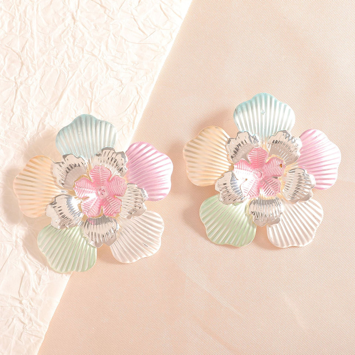 Ladies' flower earrings with intricate design and glossy accents Symbol Fashion