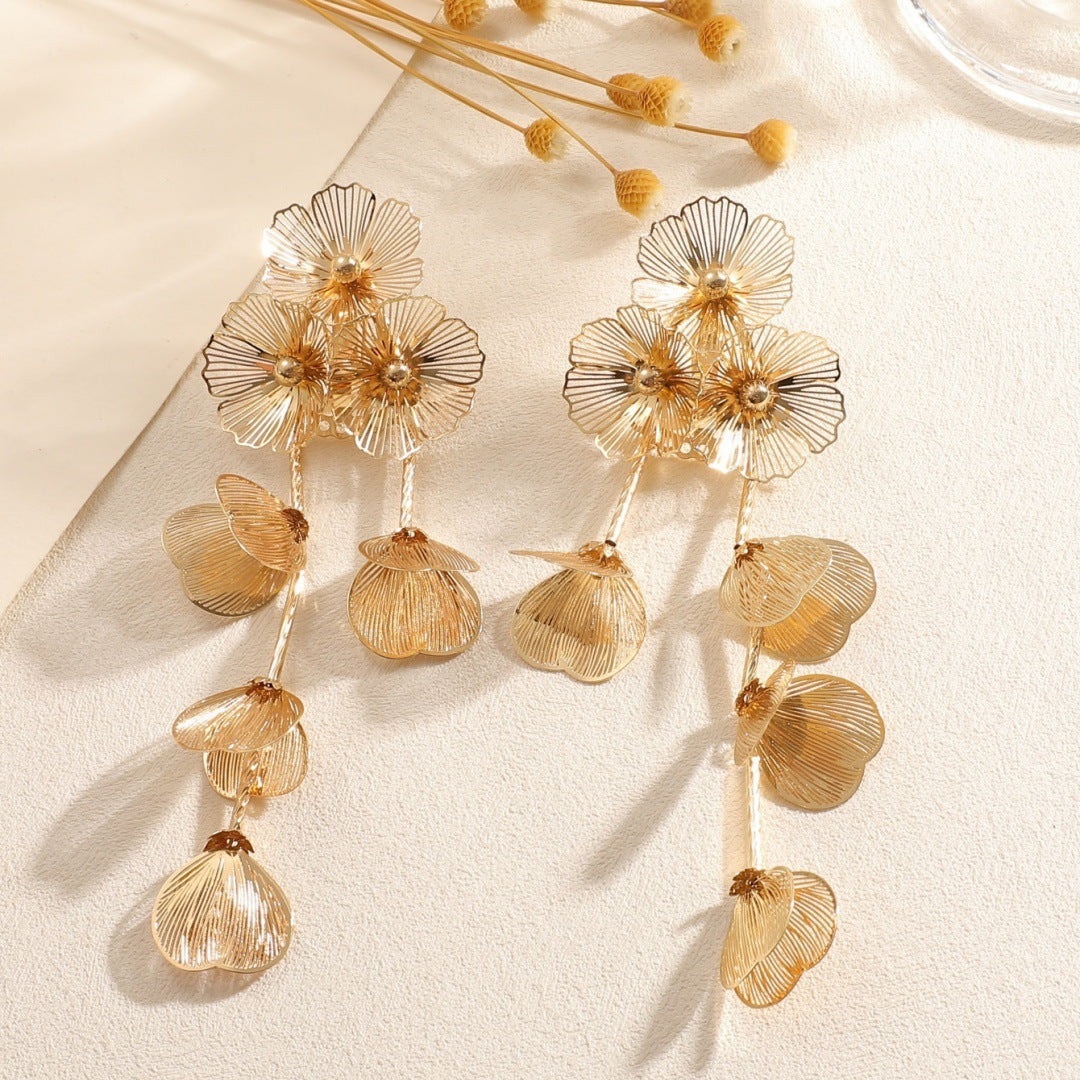 Ladies' earrings in elegant floral design Symbol Fashion