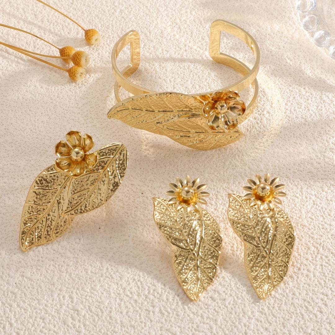 Ladies bangle with elaborate leaf design Symbol Fashion