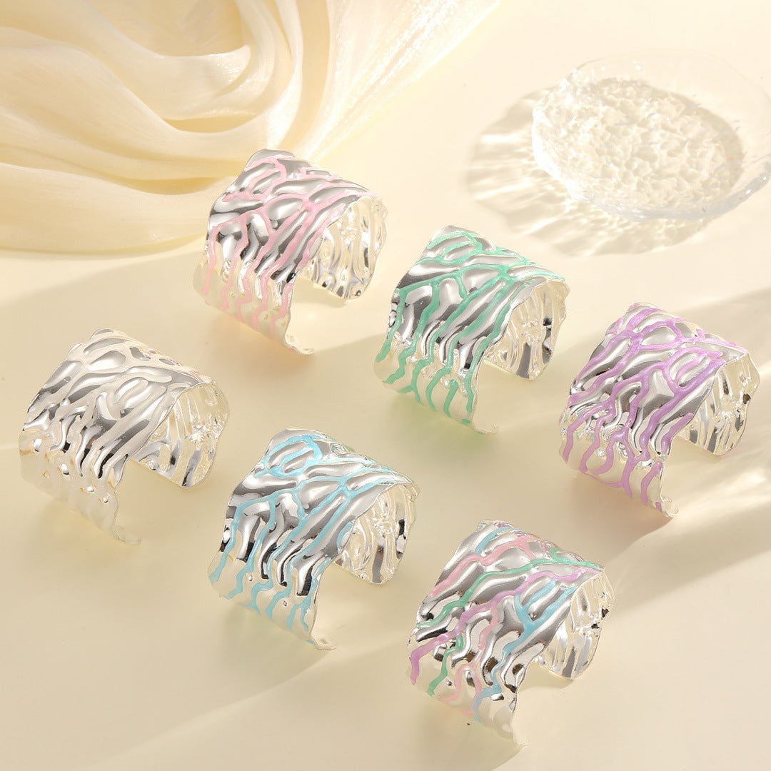 Women Open Bangle with Artistic Wave Pattern Symbol Fashion